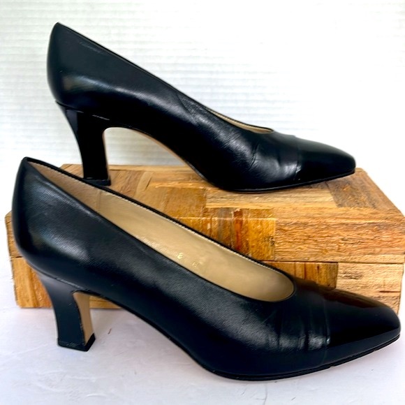 Vintage Etienne Aigner Black Pumps: S-8M - Picture 3 of 8